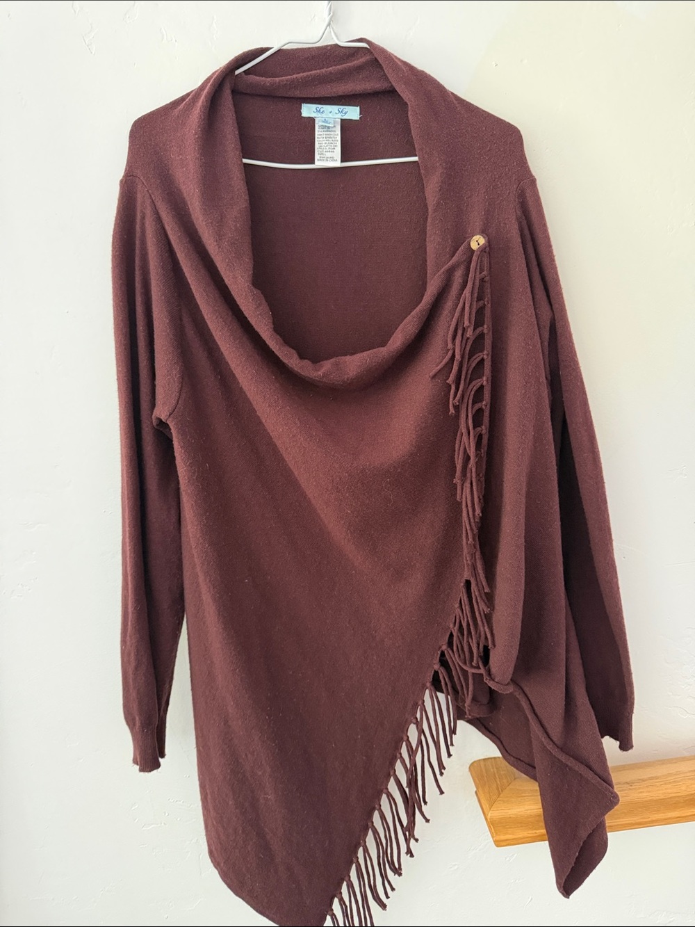 Vintage-Inspired Burgundy Fringe Cowl Neck Wrap